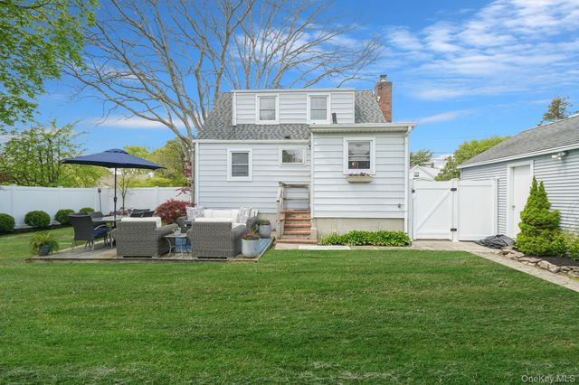 55 Westwood Avenue, Deer Park, NY 11729
