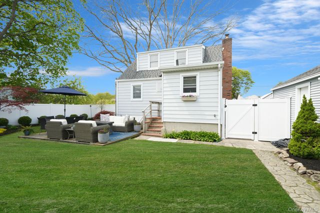 55 Westwood Avenue, Deer Park, NY 11729