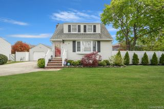 55 Westwood Avenue, Deer Park, NY 11729