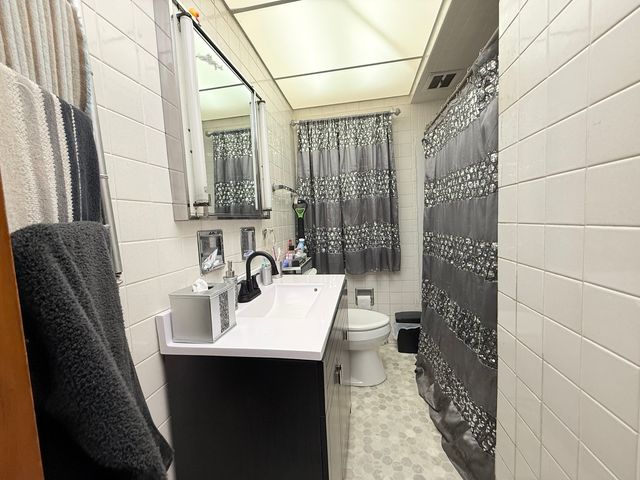 18035 Oakley Avenue, Lansing, IL 60438