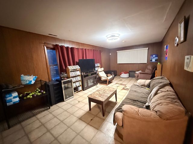 18035 Oakley Avenue, Lansing, IL 60438