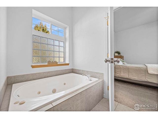 925 Falcon Ridge Ct, Eaton, CO 80615