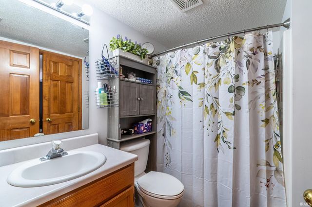 5436 Thornbriar Lane, Fort Wayne, IN 46835