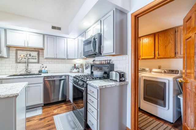 5436 Thornbriar Lane, Fort Wayne, IN 46835