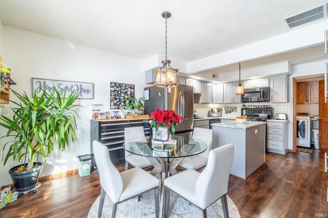 5436 Thornbriar Lane, Fort Wayne, IN 46835