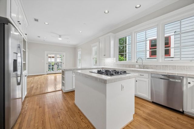 2020 Columbia Street, Houston, TX 77008