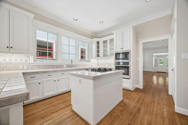 2020 Columbia Street, Houston, TX 77008