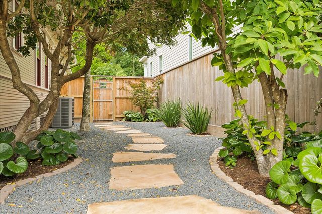 2020 Columbia Street, Houston, TX 77008