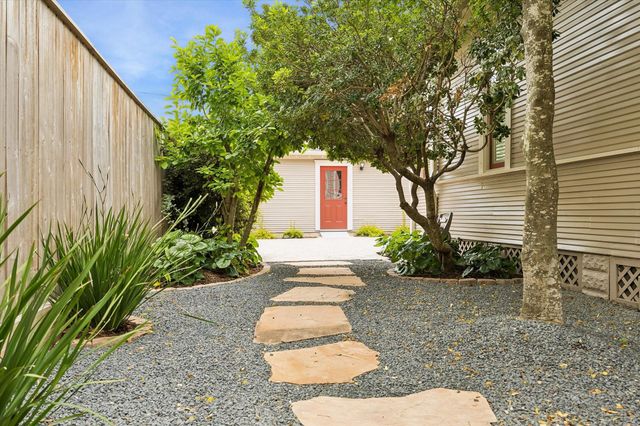 2020 Columbia Street, Houston, TX 77008