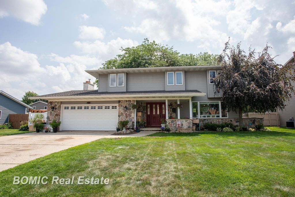 3028 Melrose Drive, Bay City, MI 48706