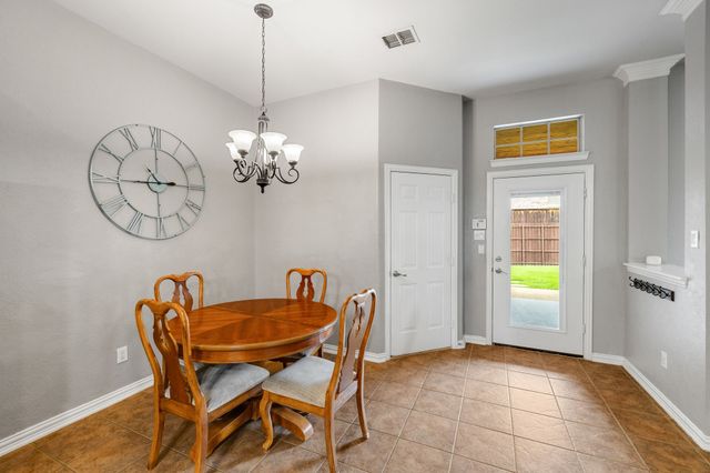 1229 Queen Peggy Lane, Lewisville, TX 75056