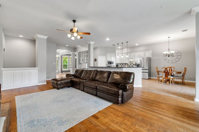 1229 Queen Peggy Lane, Lewisville, TX 75056