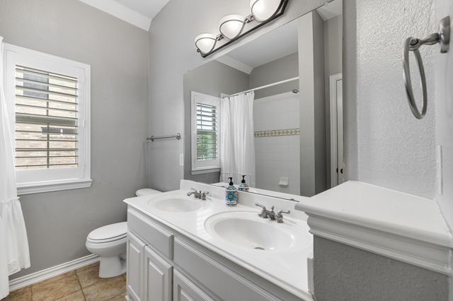 1229 Queen Peggy Lane, Lewisville, TX 75056