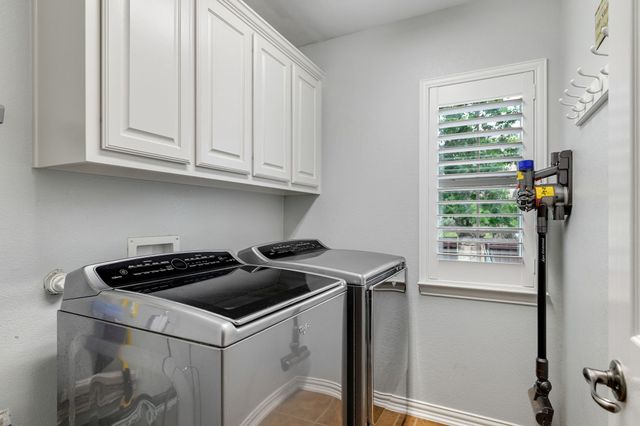 1229 Queen Peggy Lane, Lewisville, TX 75056