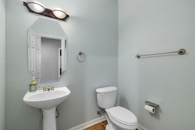 1229 Queen Peggy Lane, Lewisville, TX 75056