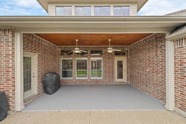 1229 Queen Peggy Lane, Lewisville, TX 75056