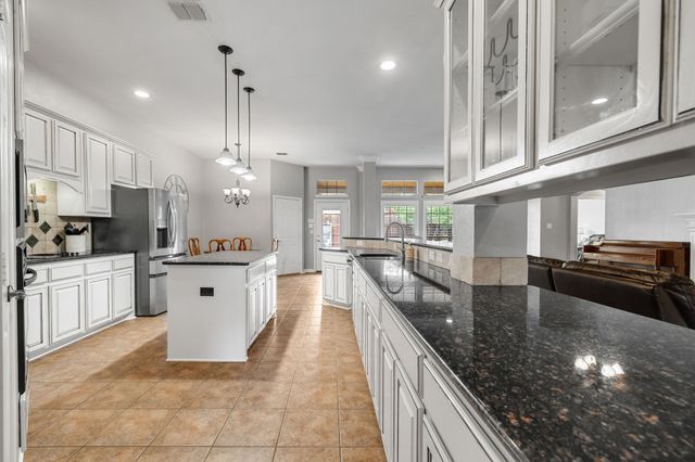 1229 Queen Peggy Lane, Lewisville, TX 75056