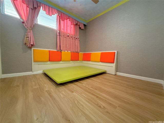 2440 Date Street 106, Honolulu, HI 96826