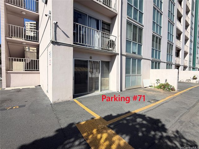 2440 Date Street 106, Honolulu, HI 96826