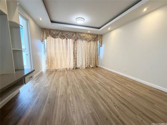 2440 Date Street 106, Honolulu, HI 96826