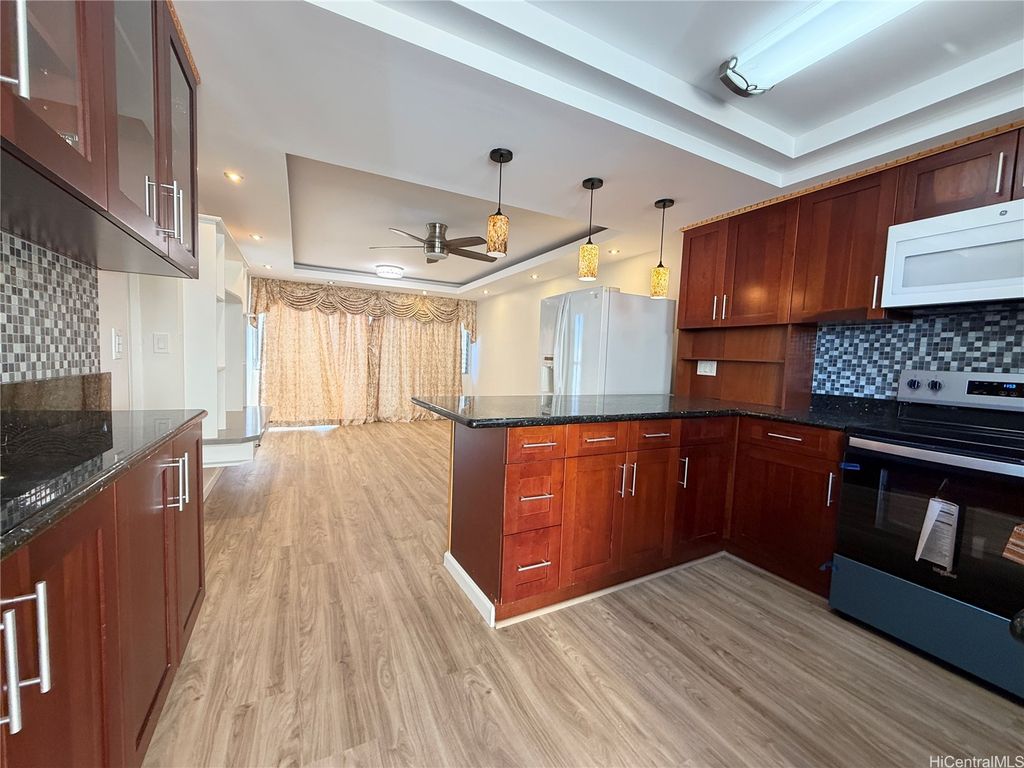 2440 Date Street 106, Honolulu, HI 96826