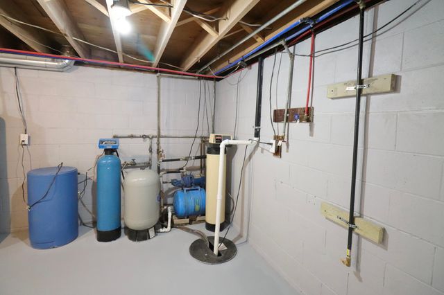 64 Green Lawn Drive, La Porte, IN 46350