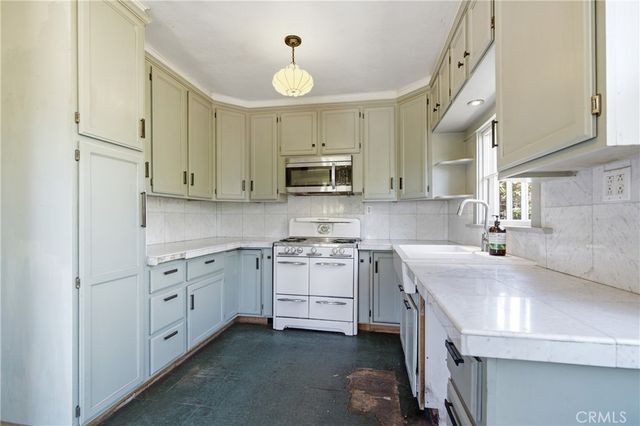 1044 N Hudson Avenue, Pasadena, CA 91104