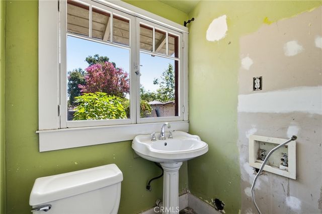1044 N Hudson Avenue, Pasadena, CA 91104