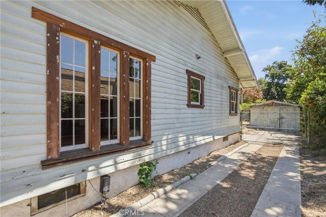 1044 N Hudson Avenue, Pasadena, CA 91104