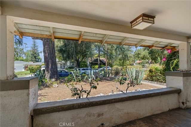 1044 N Hudson Avenue, Pasadena, CA 91104