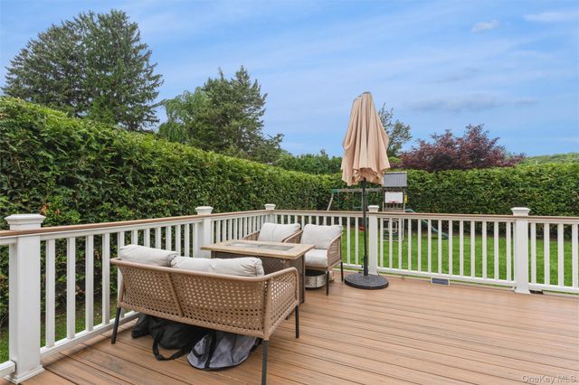19 Fleetwood Avenue, Melville, NY 11747