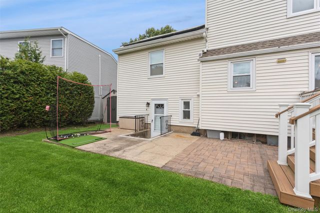 19 Fleetwood Avenue, Melville, NY 11747