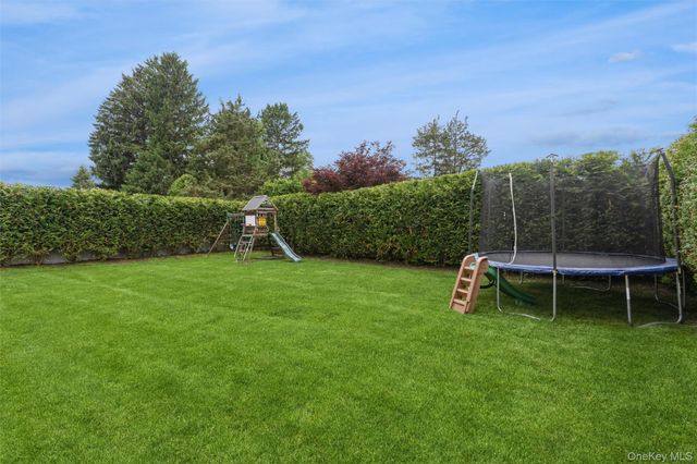 19 Fleetwood Avenue, Melville, NY 11747