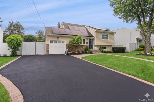 19 Fleetwood Avenue, Melville, NY 11747