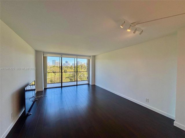 20335 W Country Club Dr 405, Aventura, FL 33180