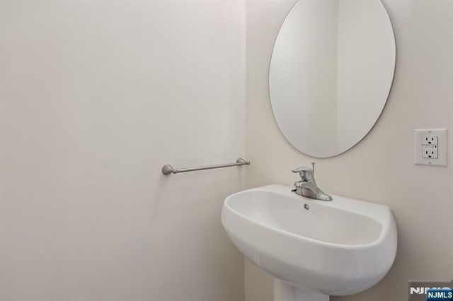 1127 Riverview Avenue 127, Englewood, NJ 07631