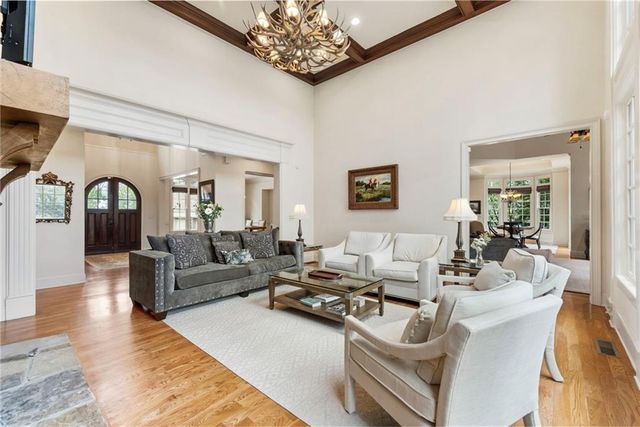 927 Buckingham NW Circle, Atlanta, GA 30327