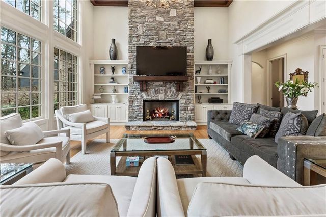 927 Buckingham NW Circle, Atlanta, GA 30327