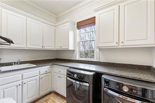 927 Buckingham NW Circle, Atlanta, GA 30327