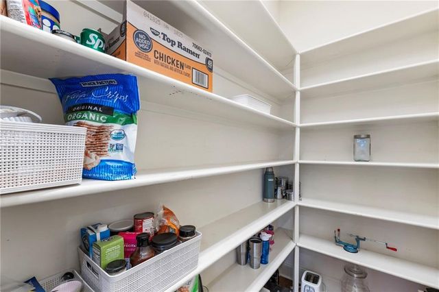 927 Buckingham NW Circle, Atlanta, GA 30327