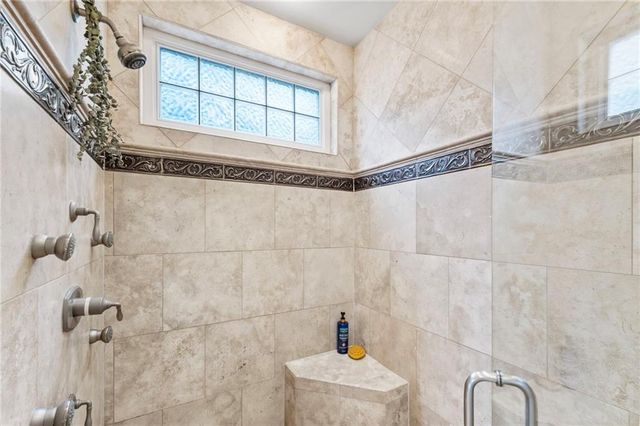 927 Buckingham NW Circle, Atlanta, GA 30327