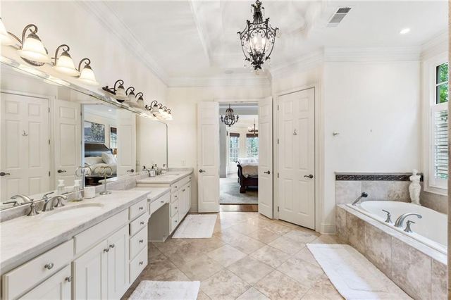 927 Buckingham NW Circle, Atlanta, GA 30327