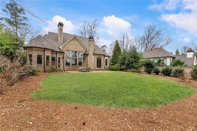 927 Buckingham NW Circle, Atlanta, GA 30327