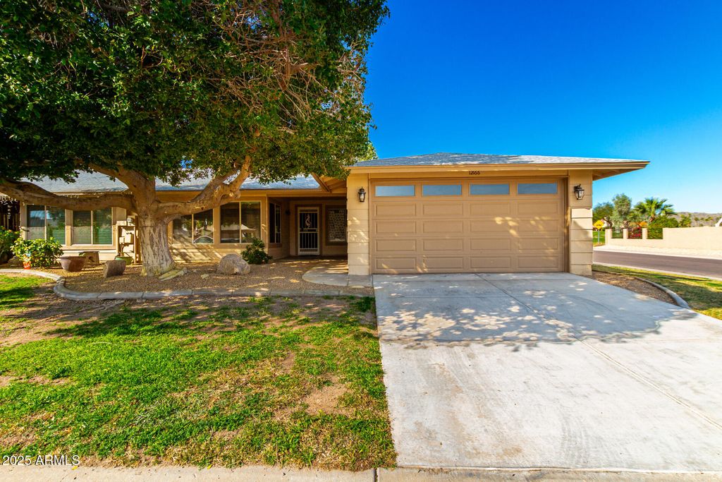 12166 S SHOSHONI Drive, Phoenix, AZ 85044