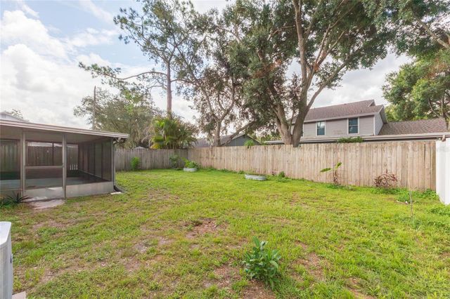 2705 LAKEVILLE DRIVE, Tampa, FL 33618