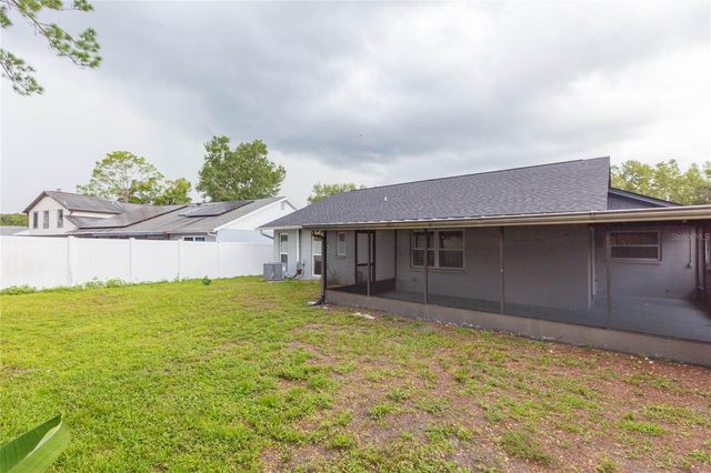 2705 LAKEVILLE DRIVE, Tampa, FL 33618