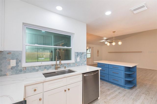 2705 LAKEVILLE DRIVE, Tampa, FL 33618