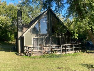 6466 Rock Creek DR, Ozawkie, KS 66070