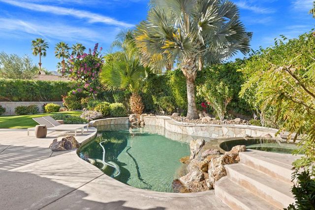 49105 Casa Del Rio, La Quinta, CA 92253