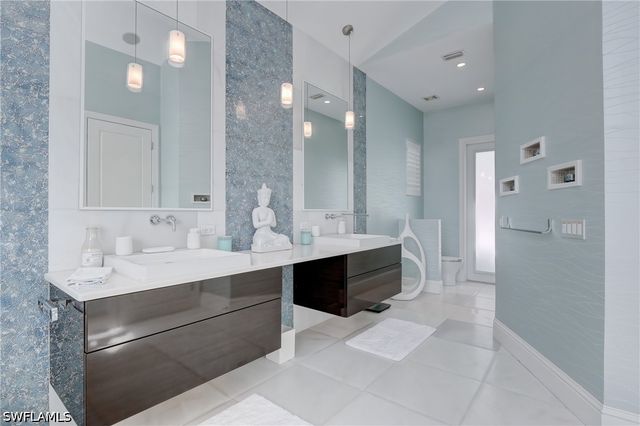 687 9th AVE S, Naples, FL 34102